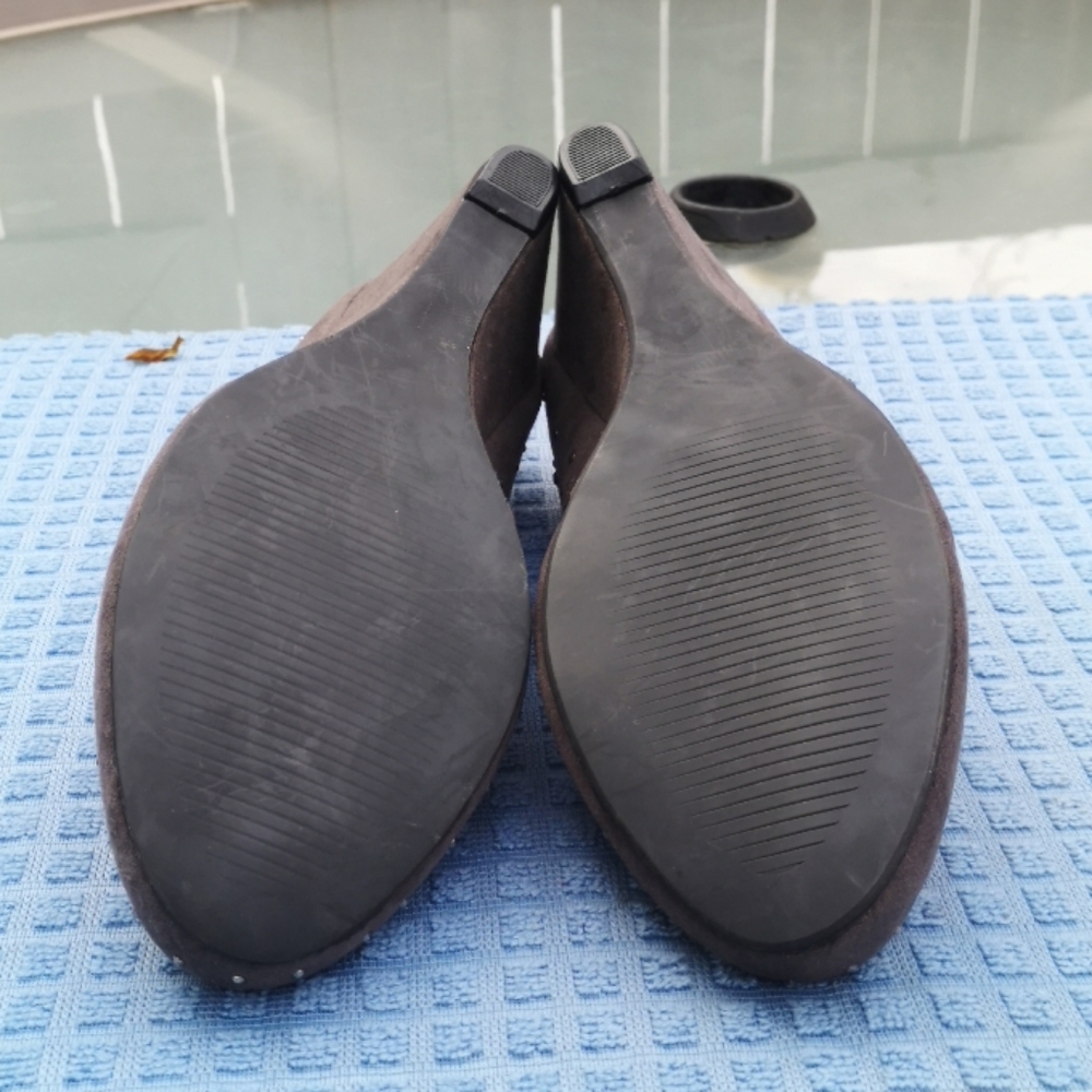 Shoes - Picture 3 of 3